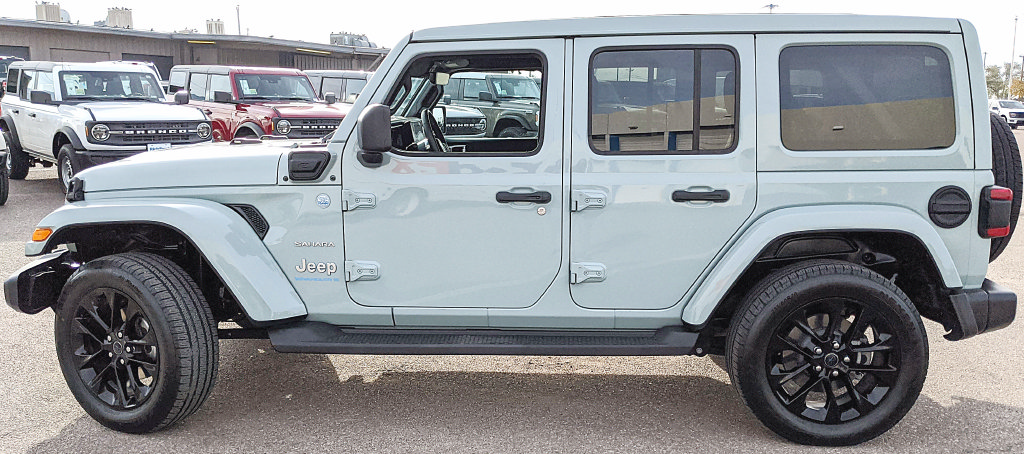 Used 2024 Jeep Wrangler Unlimited Sahara w/ Technology Group AWD/4WD image 5