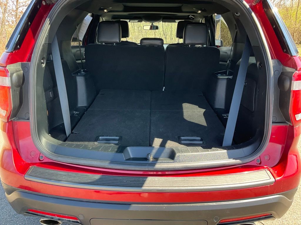 Certified 2019 Ford Explorer XLT w/ Equipment Group 202A image 25