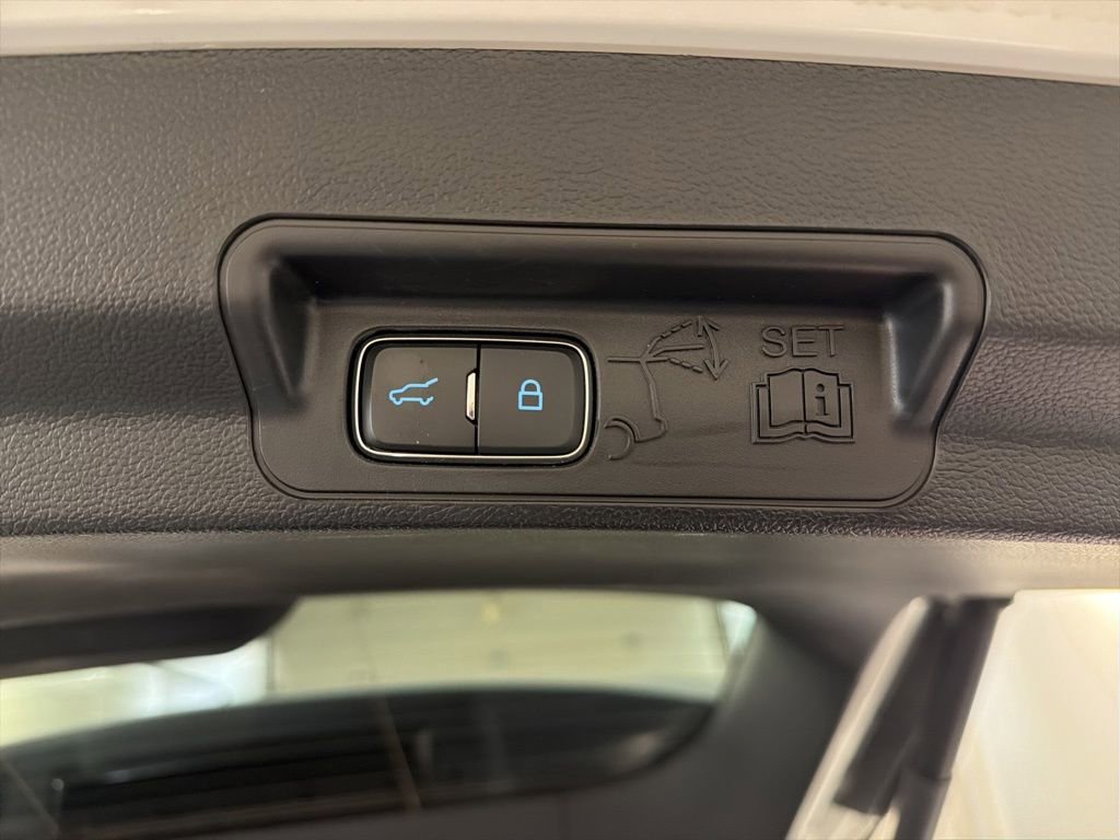 Certified 2023 Ford Explorer XLT w/ Equipment Group 202A AWD/4WD image 39