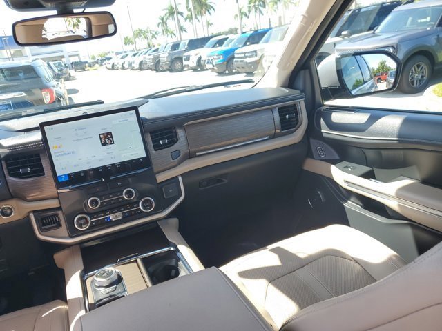Certified 2023 Ford Expedition Limited image 21