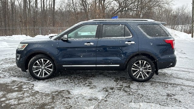 Certified 2017 Ford Explorer Platinum image 2