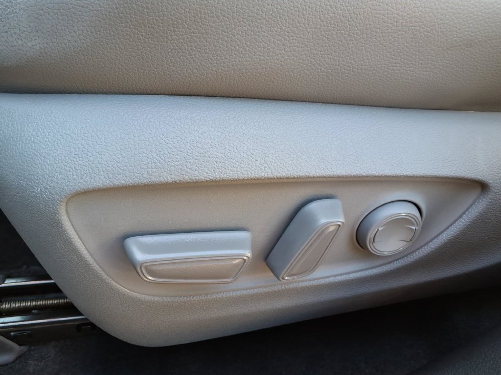 Used 2023 Toyota Highlander XLE AWD/4WD image 14