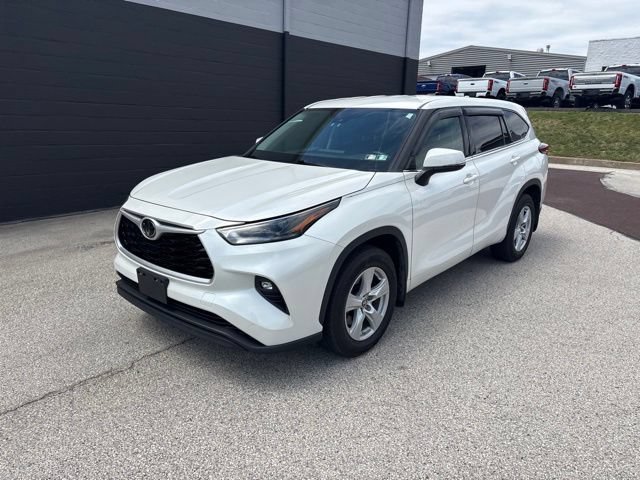 Used 2021 Toyota Highlander LE AWD/4WD image 7