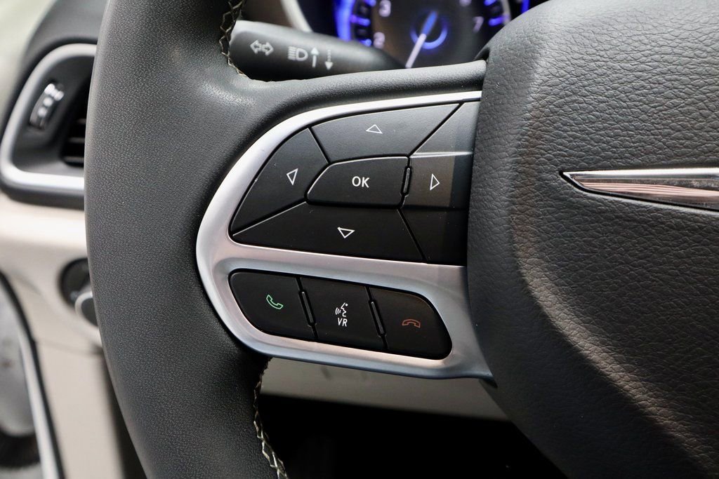 Used 2023 Chrysler Voyager LX image 29