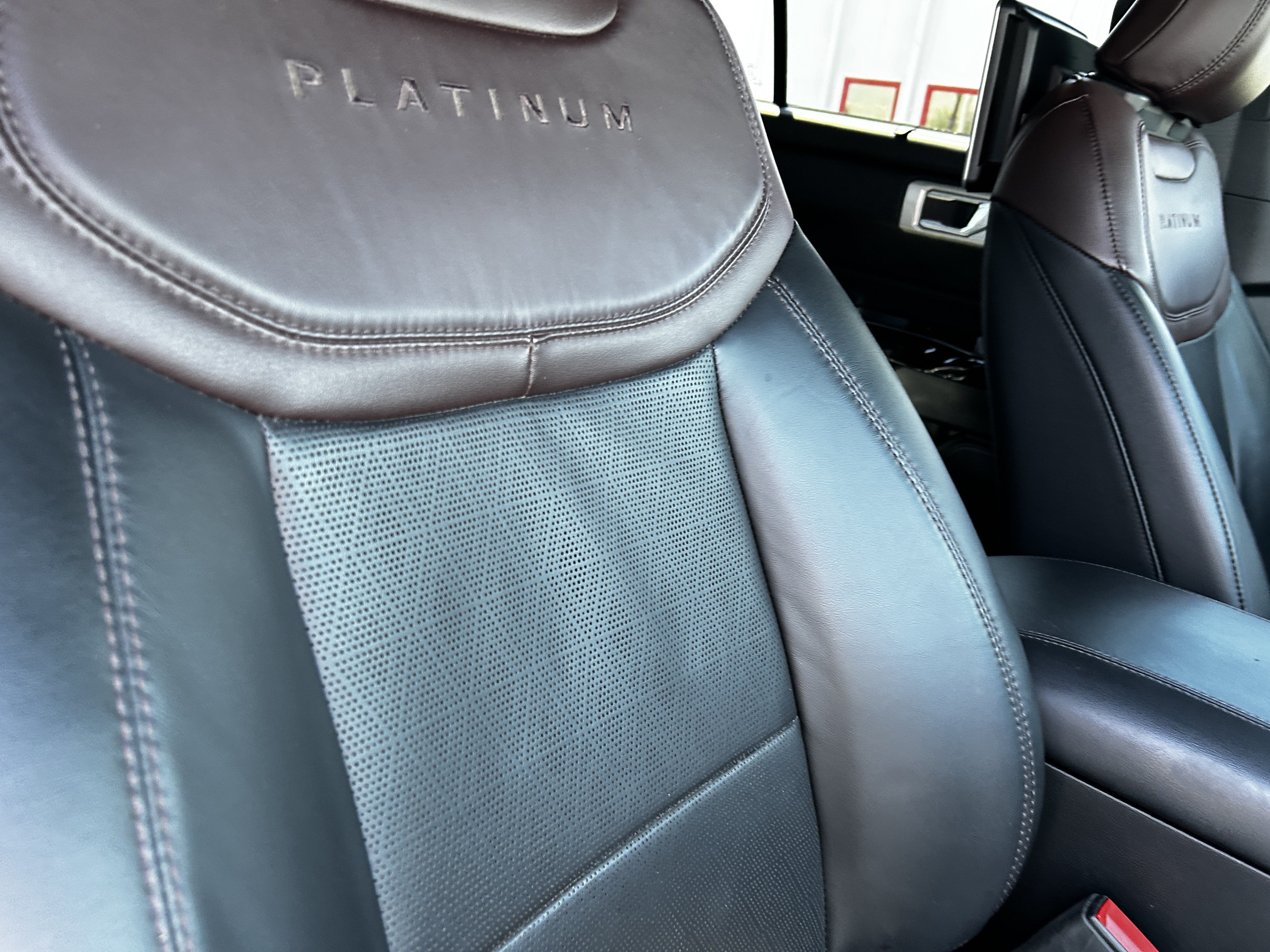 Certified 2023 Ford Explorer Platinum w/ Premium Technology Package AWD/4WD image 13