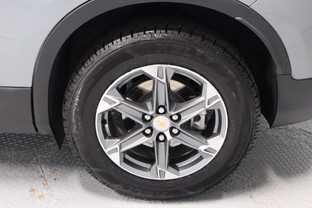 Used 2025 Chevrolet Blazer LT FWD image 19
