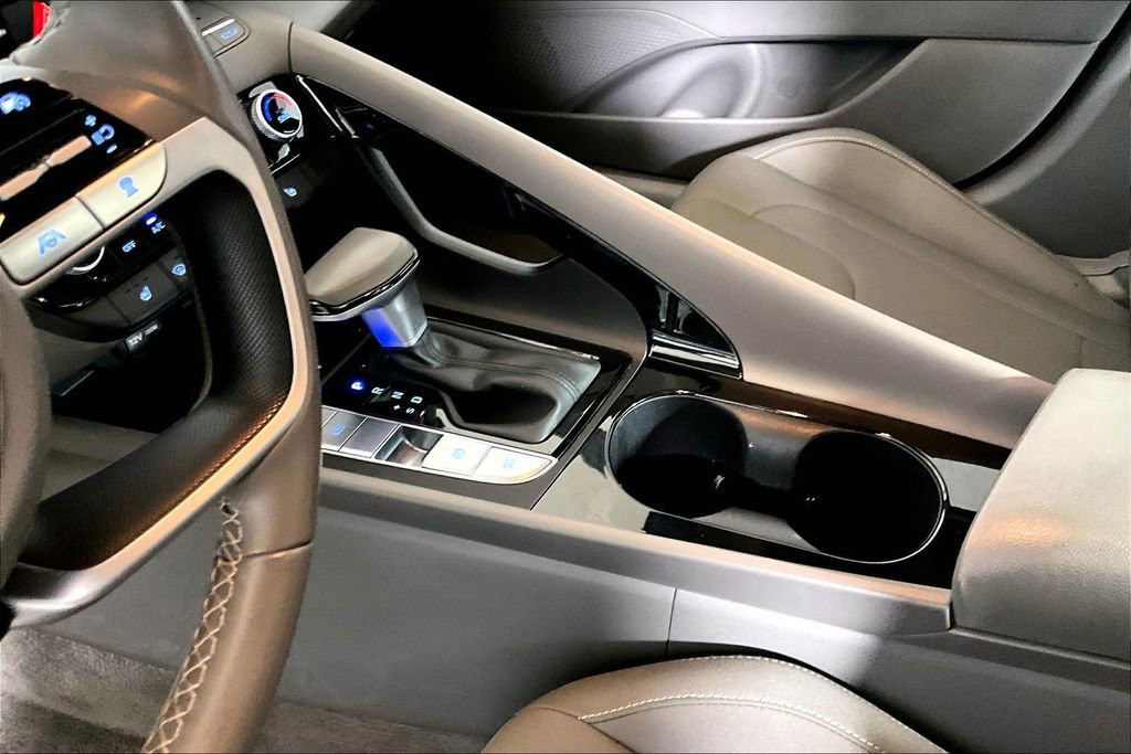 Used 2025 Hyundai Elantra SEL image 13