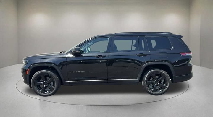 Used 2023 Jeep Grand Cherokee L Laredo AWD/4WD image 5