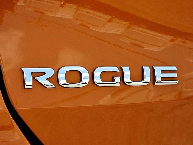 Used 2018 Nissan Rogue SV AWD/4WD image 30