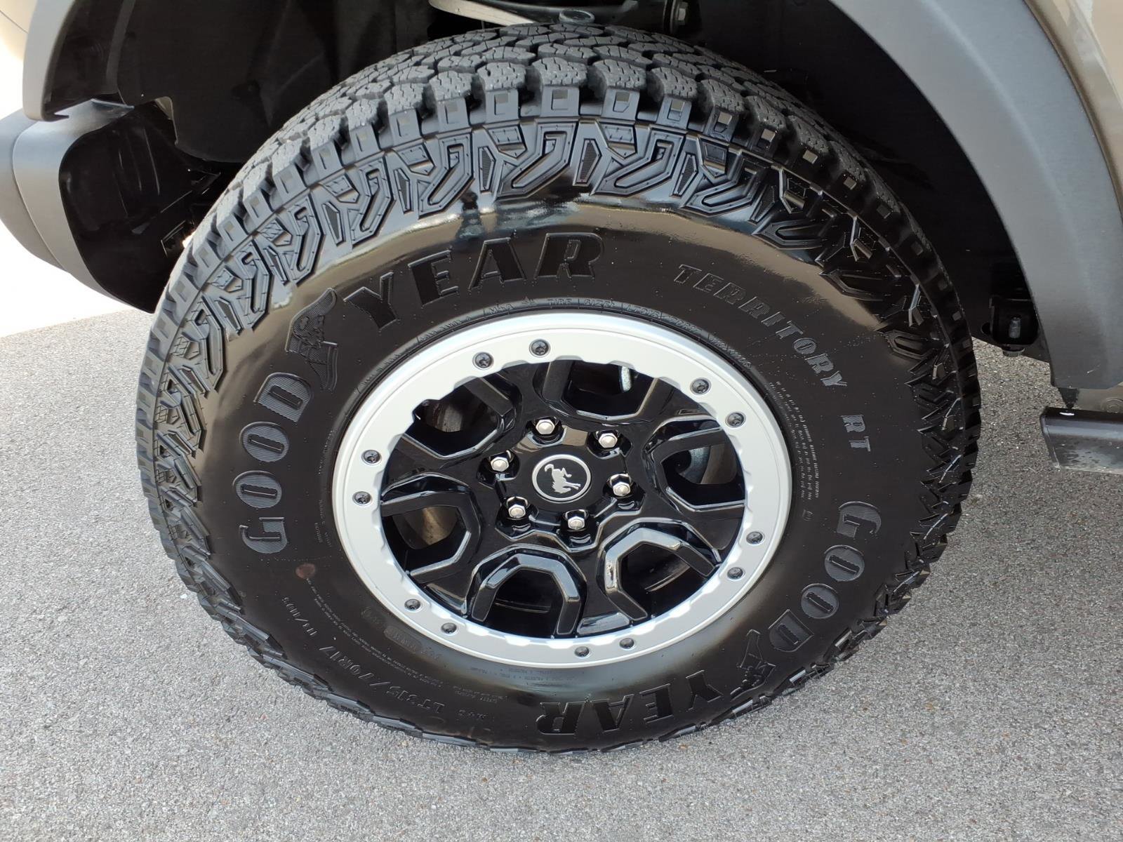 Certified 2025 Ford Bronco Badlands w/ Sasquatch Package image 9