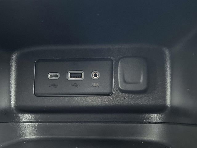 Used 2020 Chevrolet Equinox LT w/ Driver Convenience Package image 29