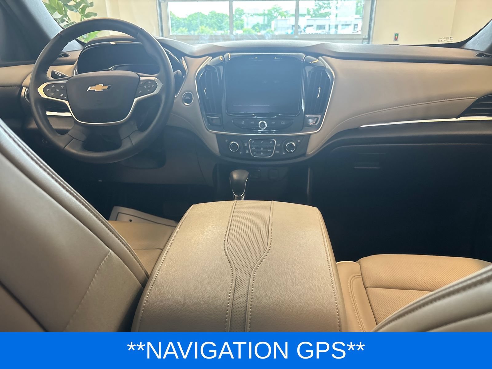Used 2023 Chevrolet Traverse Premier FWD image 9