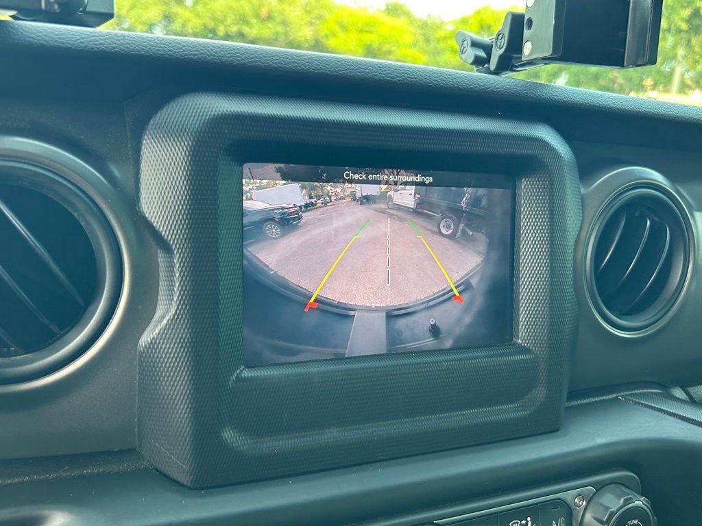 Used 2022 Jeep Wrangler Sport AWD/4WD image 12