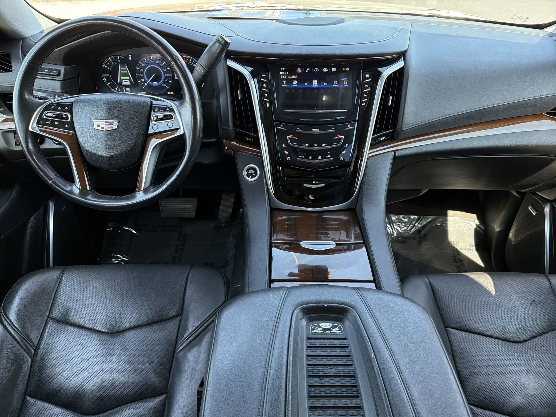 Used 2020 Cadillac Escalade Luxury w/ Escalade Sport Edition AWD/4WD image 9
