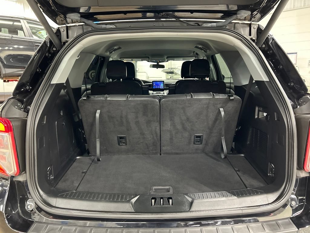 Certified 2023 Ford Explorer XLT w/ Equipment Group 202A AWD/4WD image 27