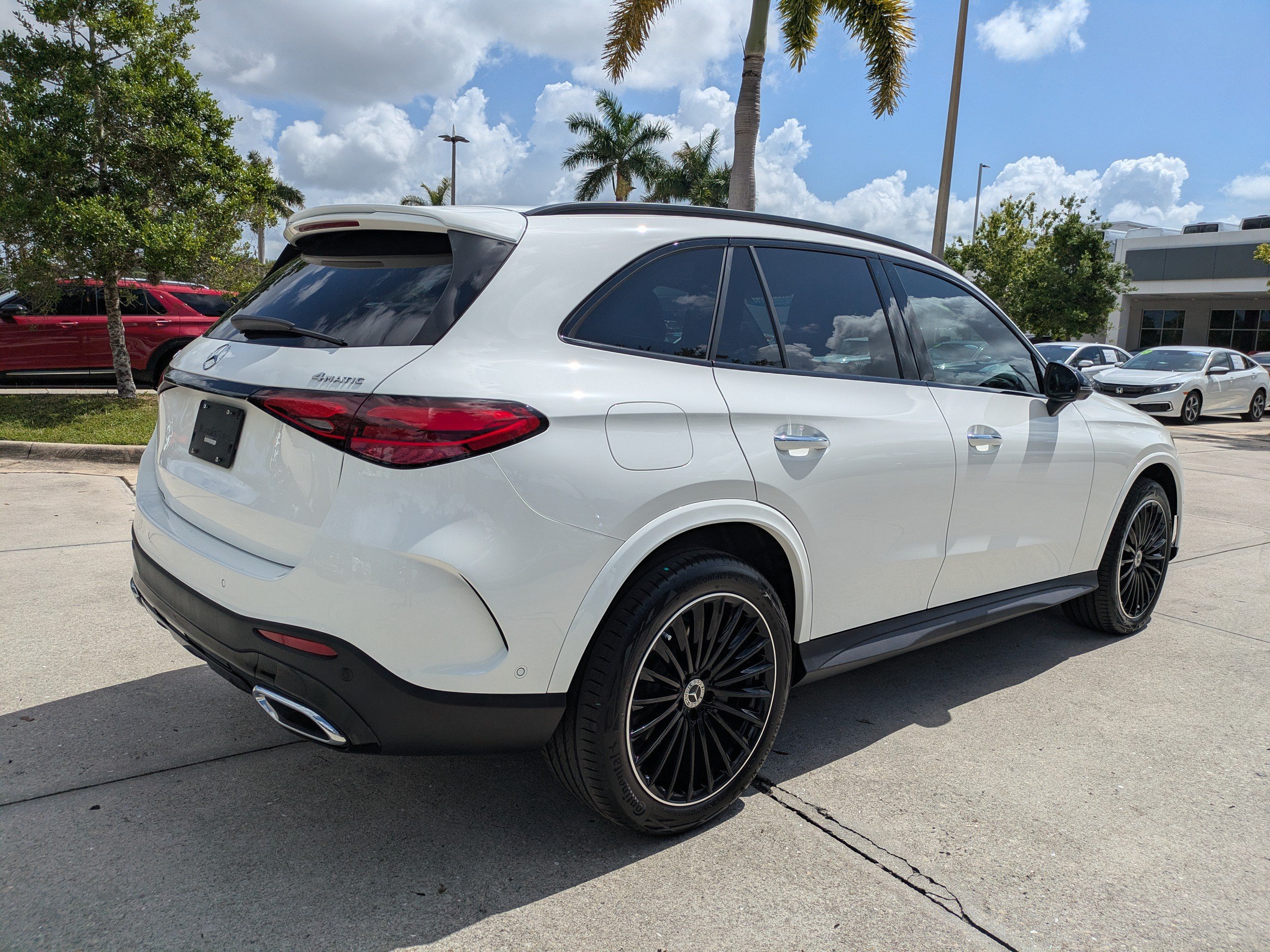Used 2025 Mercedes-Benz GLC 300 4MATIC image 4