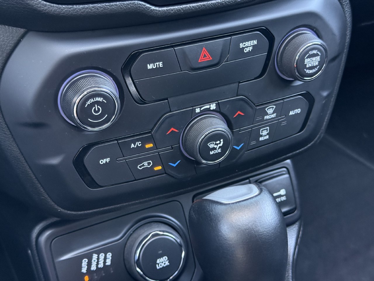 Used 2019 Jeep Renegade Limited AWD/4WD image 19