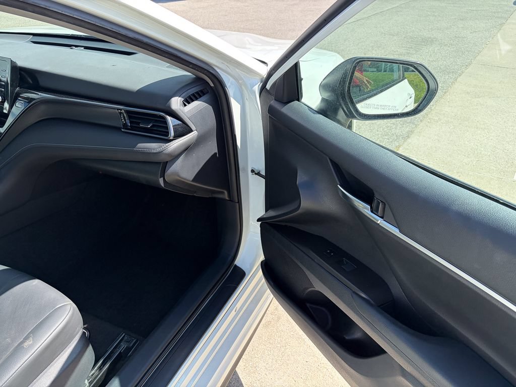 Used 2023 Toyota Camry SE w/ Convenience Package FWD image 16