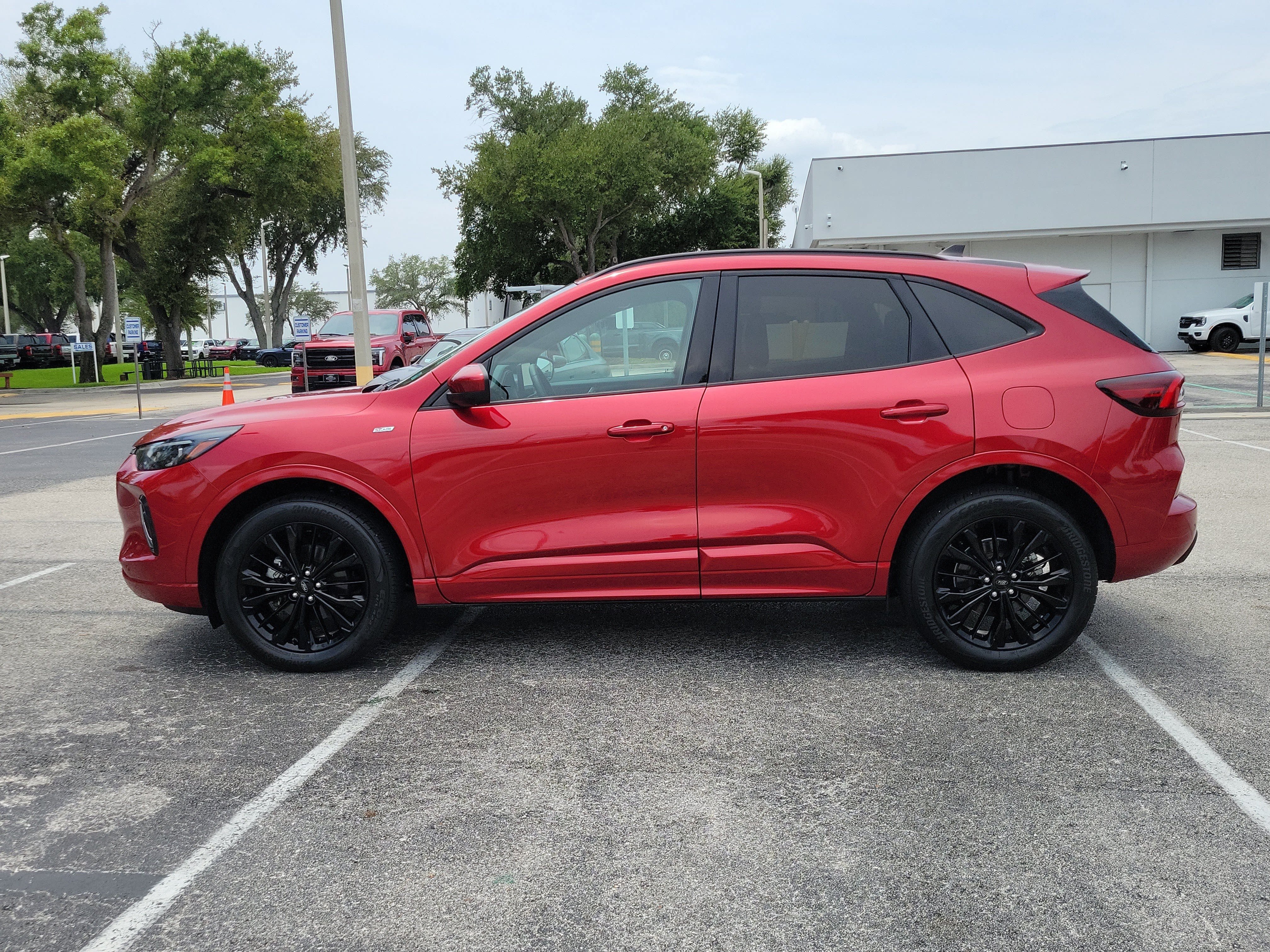 Certified 2023 Ford Escape ST-Line Elite AWD/4WD image 6