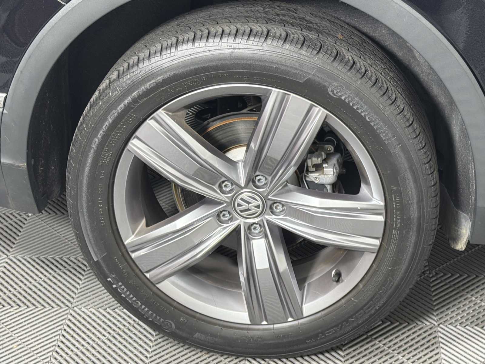 Used 2021 Volkswagen Tiguan SEL AWD/4WD image 21