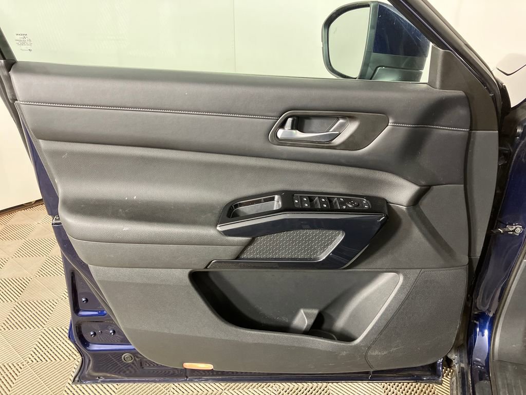 Used 2022 Nissan Pathfinder SV w/ SV Premium Package image 22