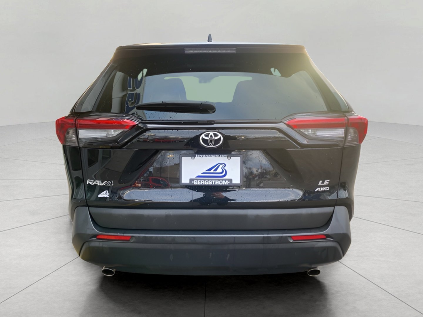 Used 2019 Toyota RAV4 LE image 7
