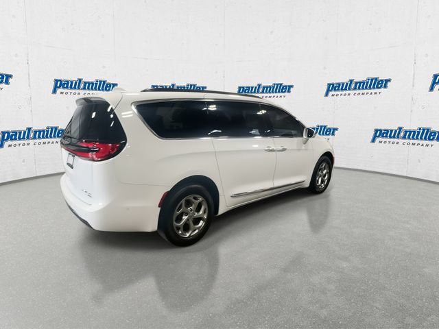 Used 2022 Chrysler Pacifica Limited AWD/4WD image 11