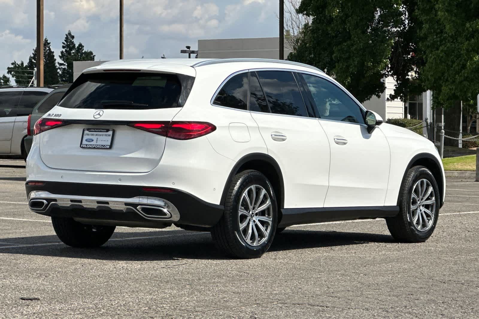 Used 2024 Mercedes-Benz GLC 300 w/ Winter Package image 2