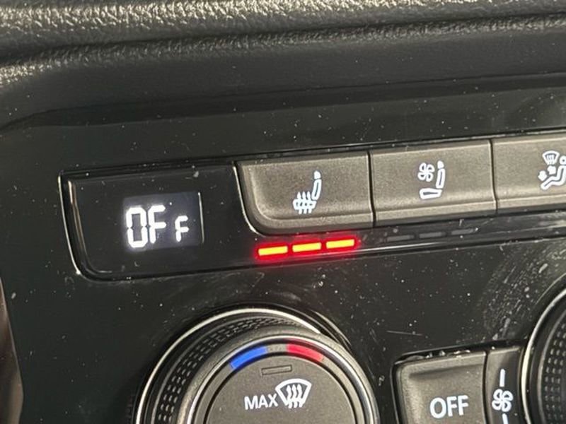 Used 2022 Volkswagen Taos SEL image 30