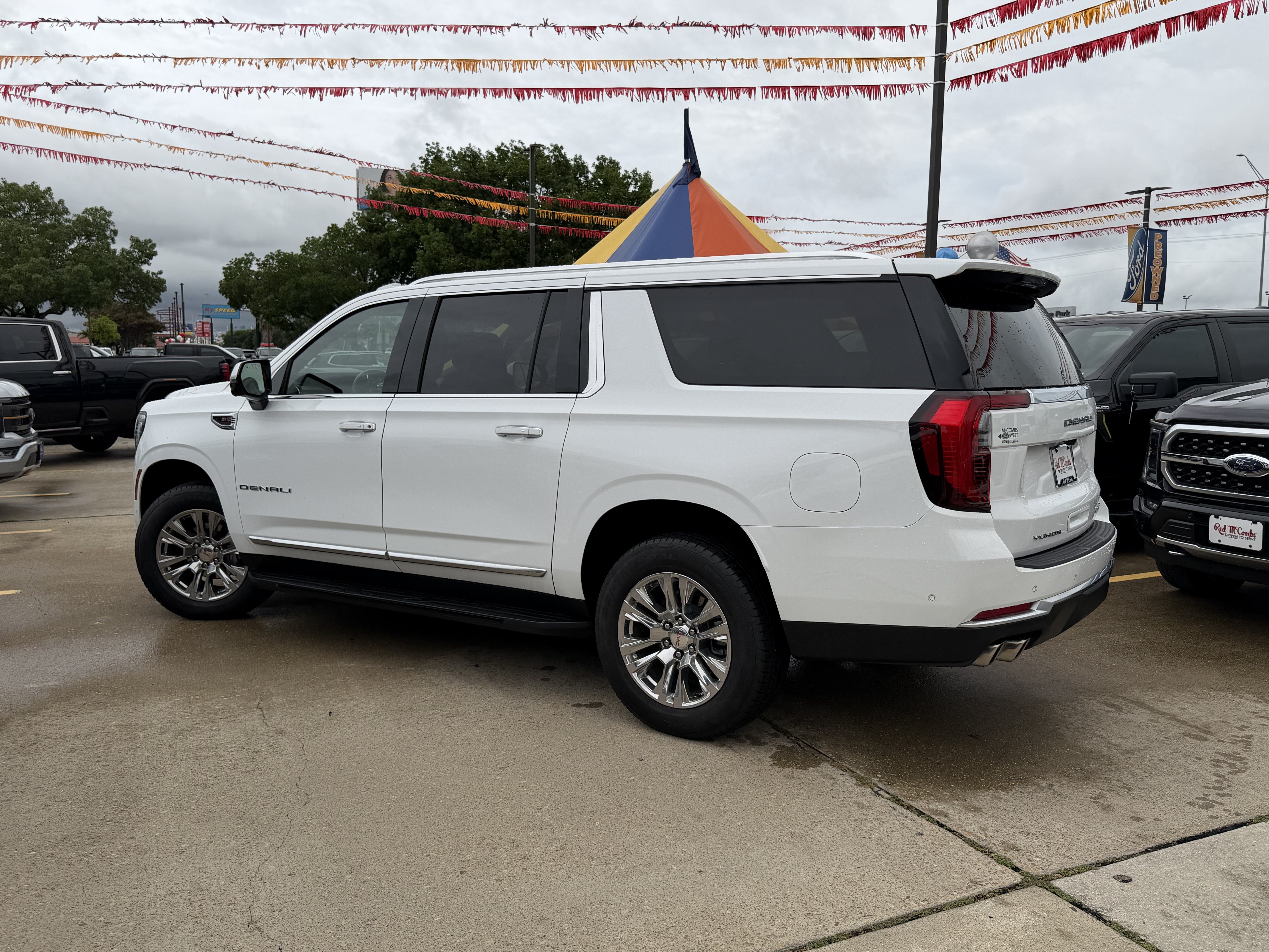 Used 2025 GMC Yukon XL Denali AWD/4WD image 13