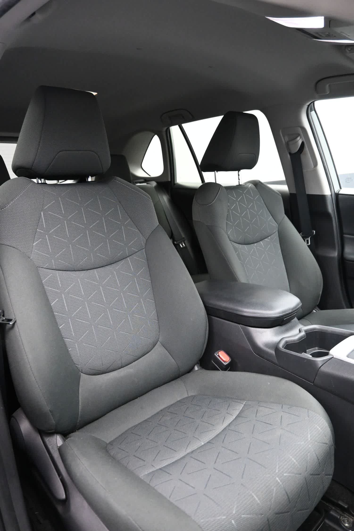 Used 2022 Toyota RAV4 XLE w/ XLE Grade Weather Package AWD/4WD image 8