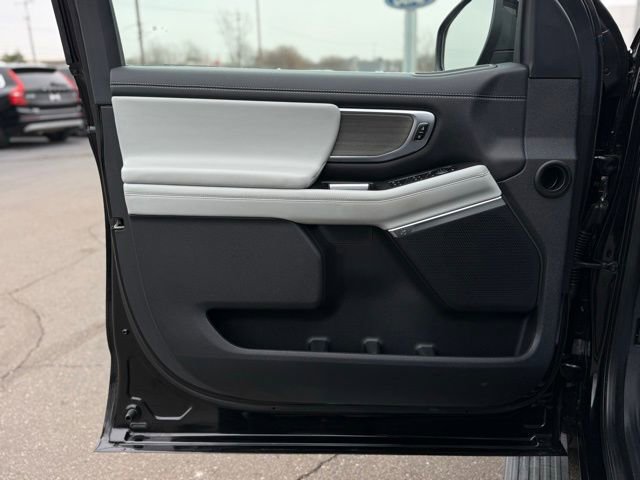 Certified 2025 Ford Expedition Max Platinum image 17