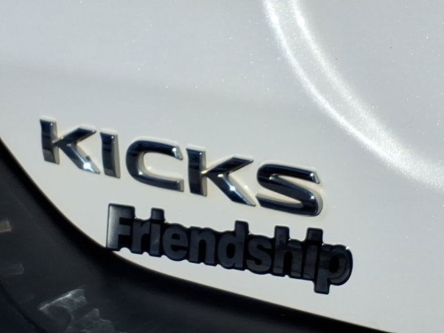 Used 2018 Nissan Kicks SV FWD image 9