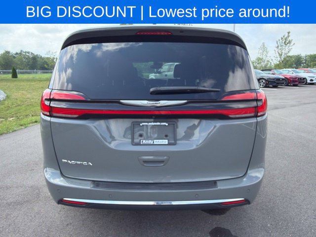 Used 2023 Chrysler Pacifica Touring-L FWD image 10