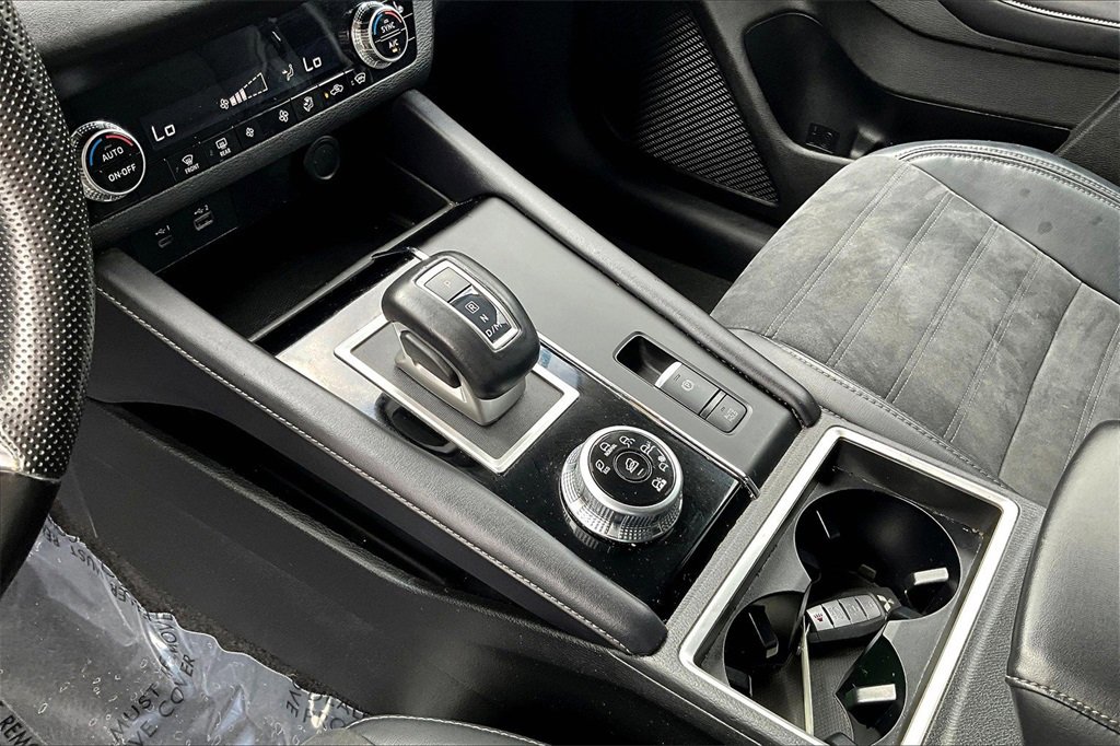 Used 2023 Mitsubishi Outlander SE image 16