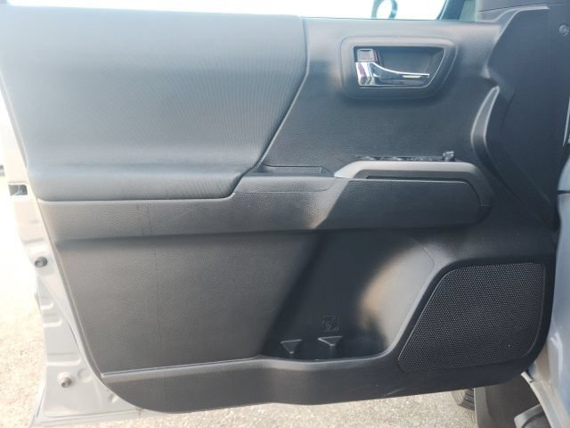 Used 2019 Toyota Tacoma TRD Off-Road AWD/4WD image 24