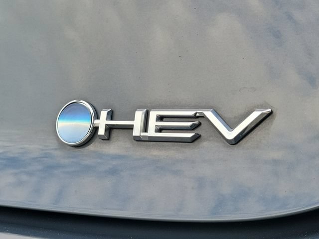 Used 2024 Toyota Prius LE FWD image 7