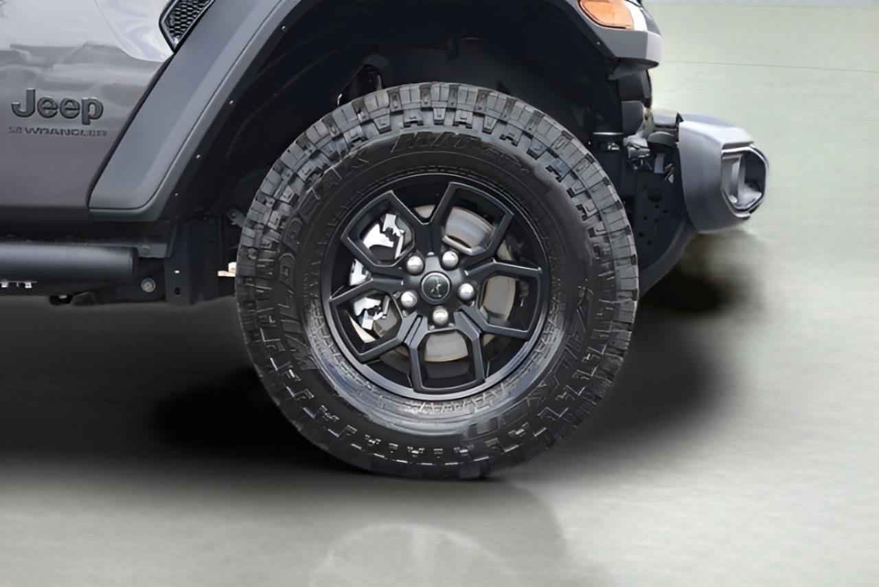 Used 2025 Jeep Wrangler Unlimited Sport AWD/4WD image 4