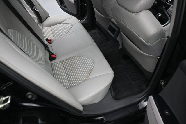 Used 2020 Toyota Camry SE FWD image 19