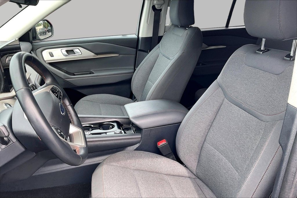 Certified 2025 Ford Explorer Active AWD/4WD image 25