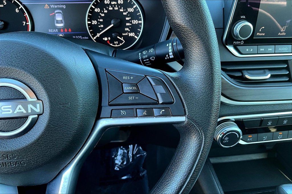 Used 2025 Nissan Altima 2.5 SV FWD image 14