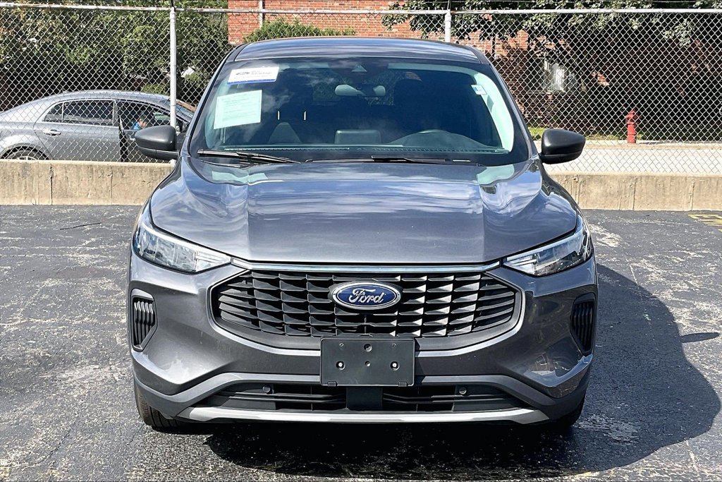 Certified 2023 Ford Escape Active AWD/4WD image 2