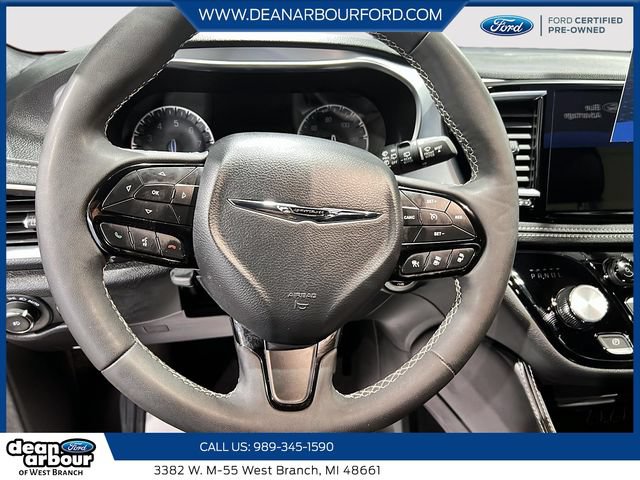Used 2025 Chrysler Pacifica Limited FWD image 12