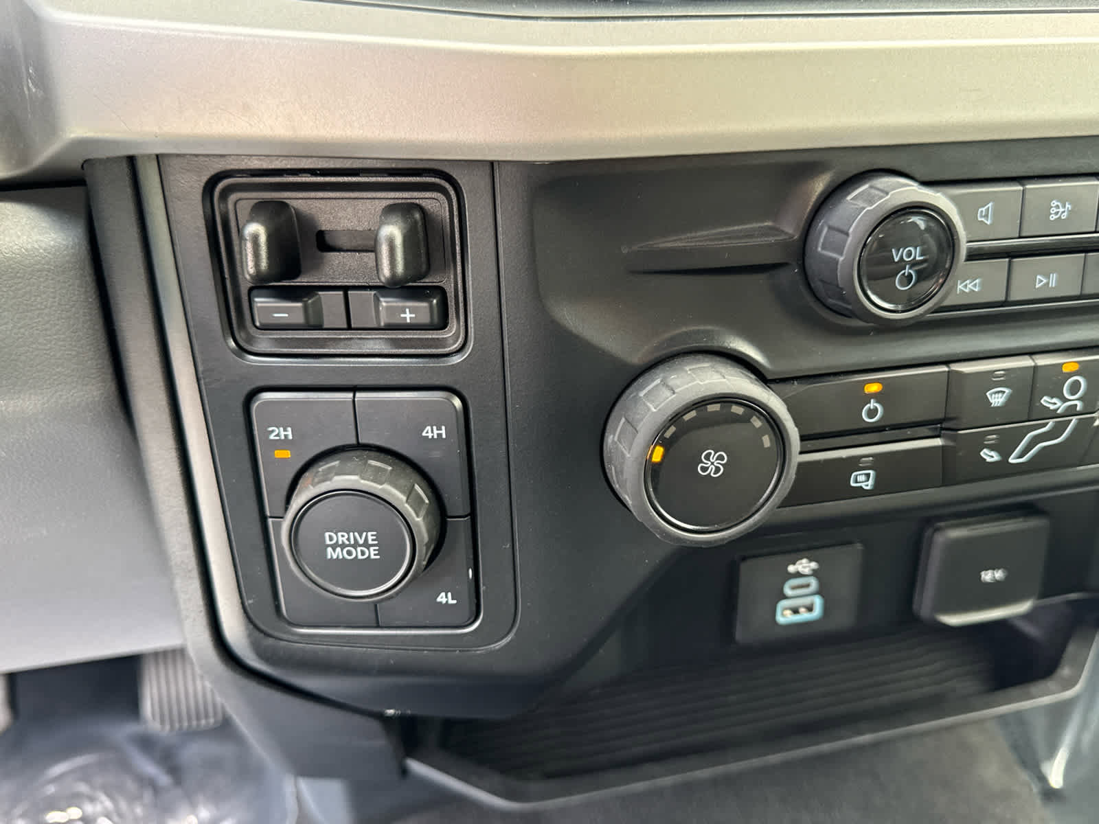 Certified 2024 Ford F250 XLT AWD/4WD image 32