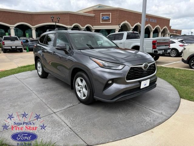 Used 2023 Toyota Highlander LE AWD/4WD image 1