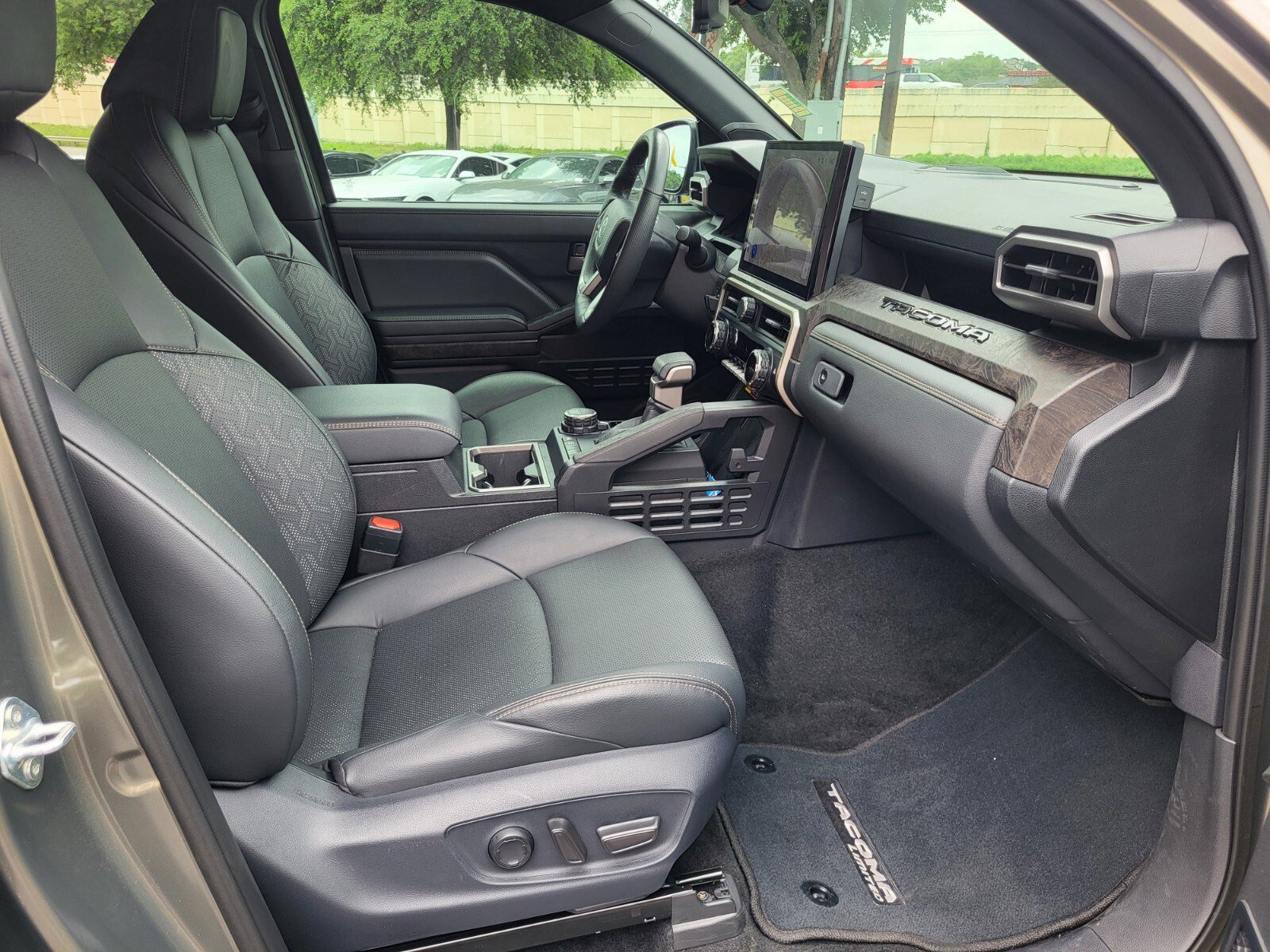 Used 2024 Toyota Tacoma Limited w/ Limited Package (LT) image 12