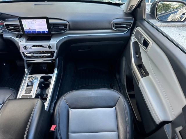 Certified 2022 Ford Explorer XLT w/ Equipment Group 202A RWD image 13