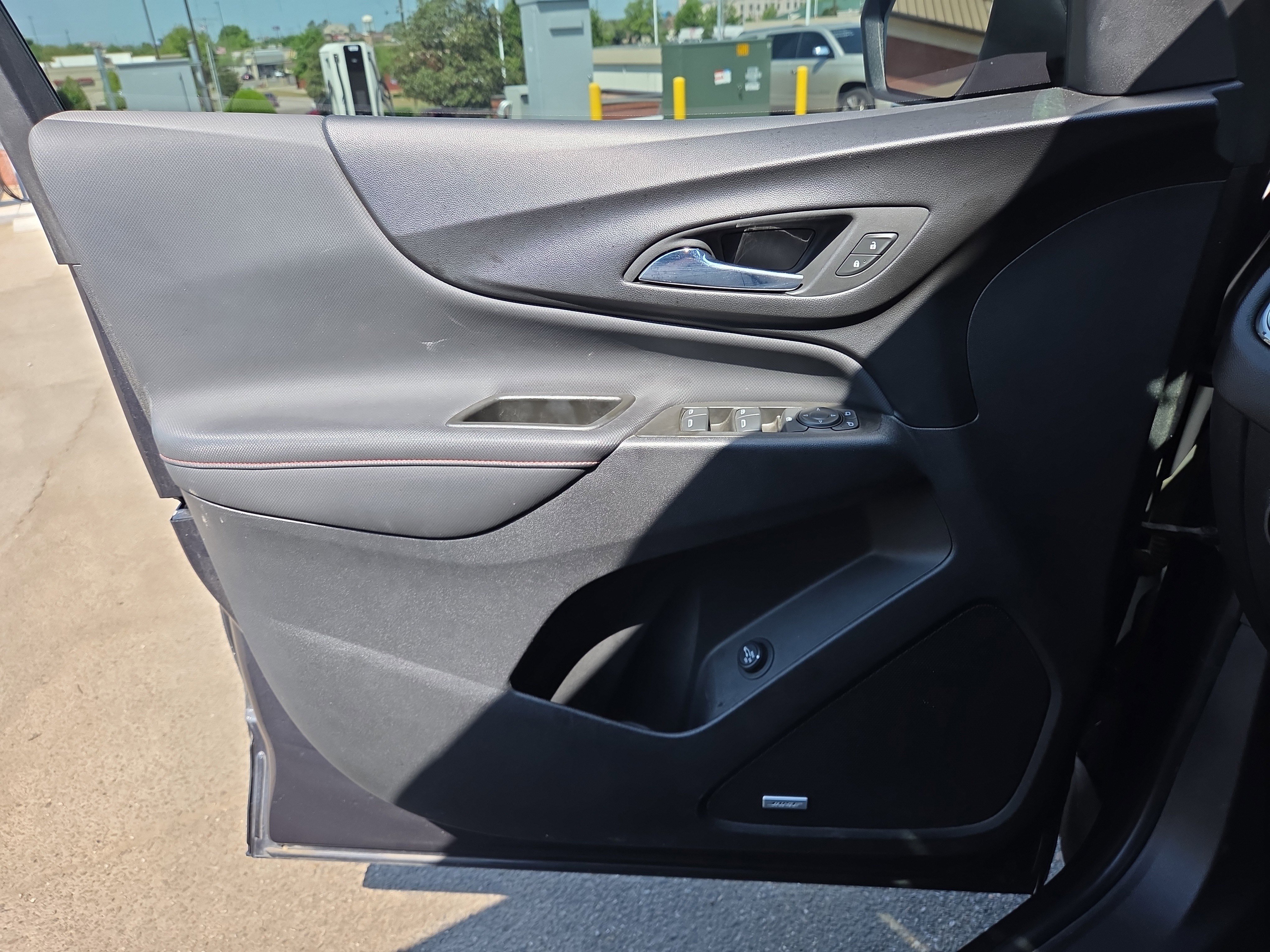 Used 2023 Chevrolet Equinox RS w/ RS Leather Package FWD image 17