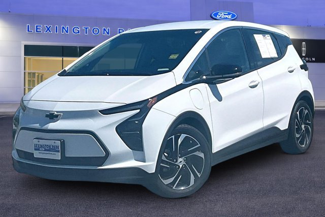 Used 2023 Chevrolet Bolt LT w/ Infotainment Package FWD image 3
