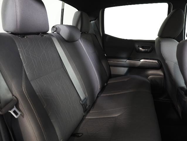 Used 2017 Toyota Tacoma TRD Sport w/ Tow Package (A/T) image 11